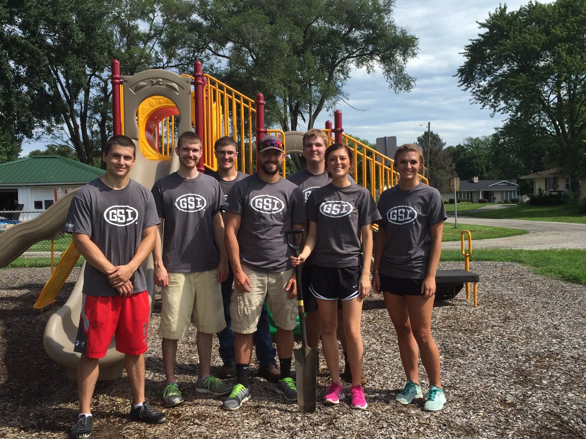GSI_Grain's tweet photo. Our summer interns had a blast at the park improvement day! 😄 https://t.co/Gwgxn3QwcQ
