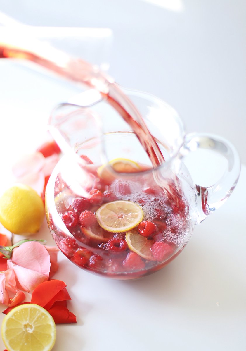 whiskingkitchen's tweet photo. Rosè Lemonade on The Whisking Kitchen today! 
https://t.co/g4JGnGT8KJ https://t.co/aMdNgRwlKB