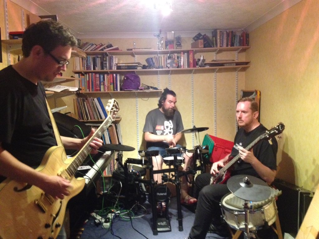 broken_stiletto's tweet photo. A standard Monday night rehearsal. https://t.co/NjtGRmNRZm