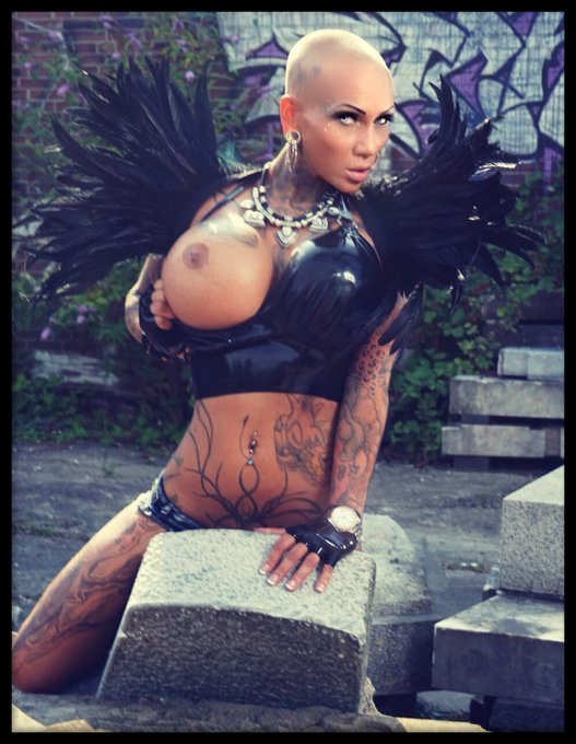 W&uuml;nsche euch allen einen sch&ouml;nen Abend knutscher!   Aktuell in Stuttgart anzutreffen freue mich auf euch<a href="/tag/kittycore"class="tags"><span>#kittycore</span></a><a href="/tag/masturbieren"class="tags"><span>#masturbieren</span></a>