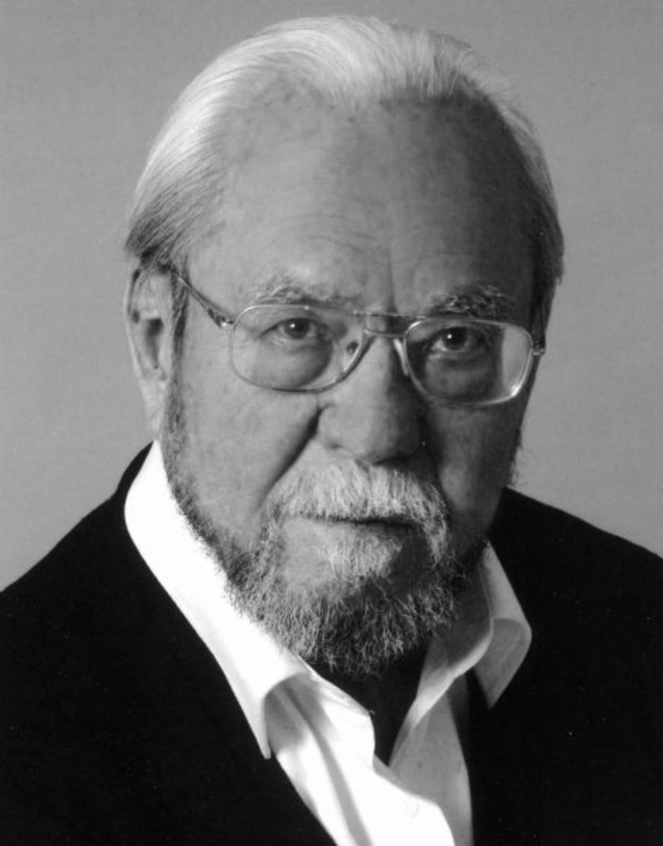 Türk Milleti büyük bir tarihçi bilim insanını kaybetti. Allah mekanını cennet eylesin.Milletimizin başı sağolsun.