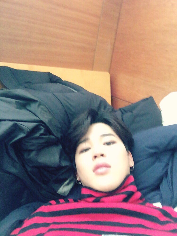 BB_7_s2's tweet photo. じみんにまたがったら
こんな感じなんだろうな…
#BTSで妄想 https://t.co/pRSeeQghoi