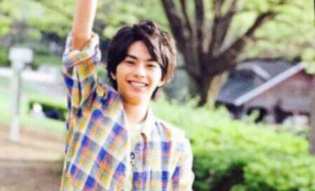 love_____him's tweet photo. あなたと手を繋げたら。
あなたに抱きしめられたら、
なんて考えて。

そんなことで寂しさが
埋まらないなんて分かってる。

だけどね、その一瞬だけでも、
このどうしようもない寂しさを
忘れることができるなら、って
思っちゃうの。 https://t.co/1B22qcYa8Q