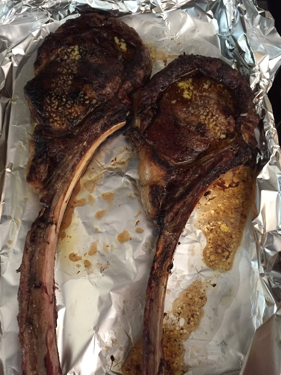 titosJZ's tweet photo. @kenmore white coals, mesquite lump. Tomahawk Wagyu Ribeye. Sea Salt, Course Pepper &amp; Garlic. butter on top.. https://t.co/8nr3GjzT1H