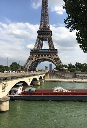 TransitTmt's tweet photo. #TransportFluvial #TMT Traversée de Paris de la #bargefluviale chargée du bras articulé. https://t.co/ILYB48USCL