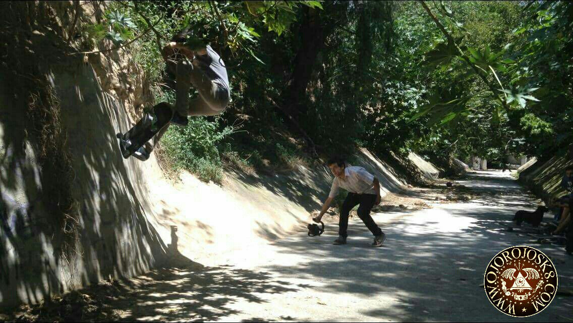 Ojorojopatineta's tweet photo. Rifando el buen " Axel Alegría" en este spot con un buen wallride. https://t.co/1YIdGY2yoa