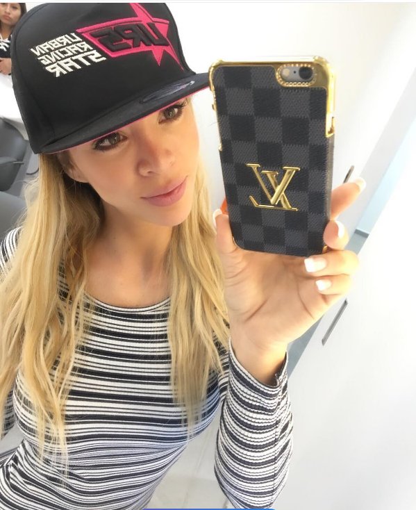 Estas fotos son las que más me gustan de sheyla *a lo natural* 
No con filtros #sorrynotsorry