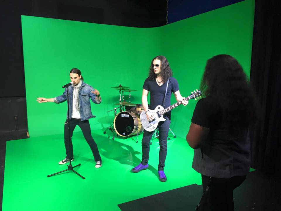 BlackHeartSts's tweet photo. Behind the scenes at the #OneLastThrill video shoot! #blackheartsaints #rocknfucknroll #greenscreen https://t.co/tu6N8rhQRA