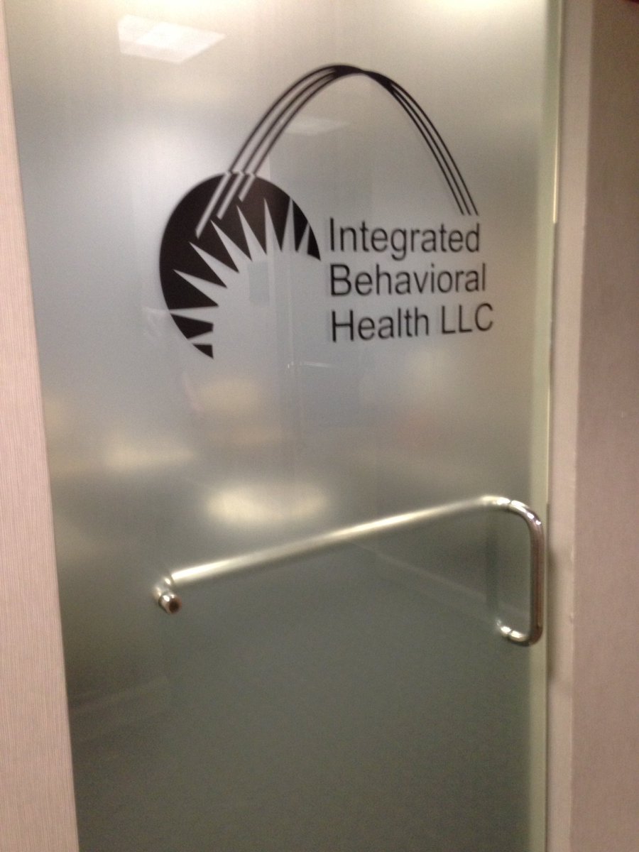 AfternoonSwirl's tweet photo. tpotb97: RT b97: Just found out there are therapists in our building. They 'bout to get rich. #wenuts https://t.co/h2vUkcsvz7