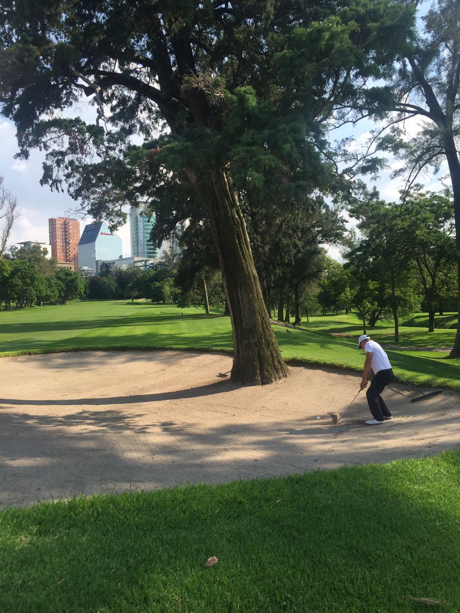 ReimTyme's tweet photo. @ChrisHorton00 getting some practice from the bunker on number 3. #GIR #lowspinner @CJGA @JrAmericasCup https://t.co/KgwmIUqoUa