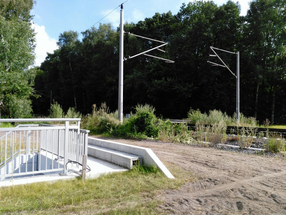 veloman_nrw's tweet image. Komme hier nach drei Wochen wieder einmal vorbei &amp;amp; die Schranken sind abmontiert worden. #Voerde-#Möllen Rahmstrasse