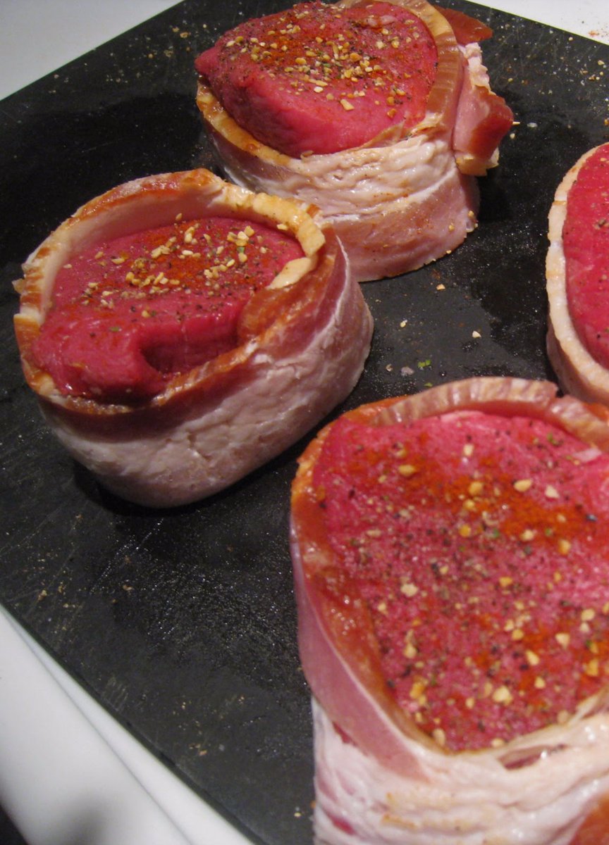 Dananai_C's tweet photo. #DinnerPreps Beef Fillet wrapped in Bacon sprinkled with pepper, chilli flakes, barbecue spice and garlic oil https://t.co/c2N61LFzed