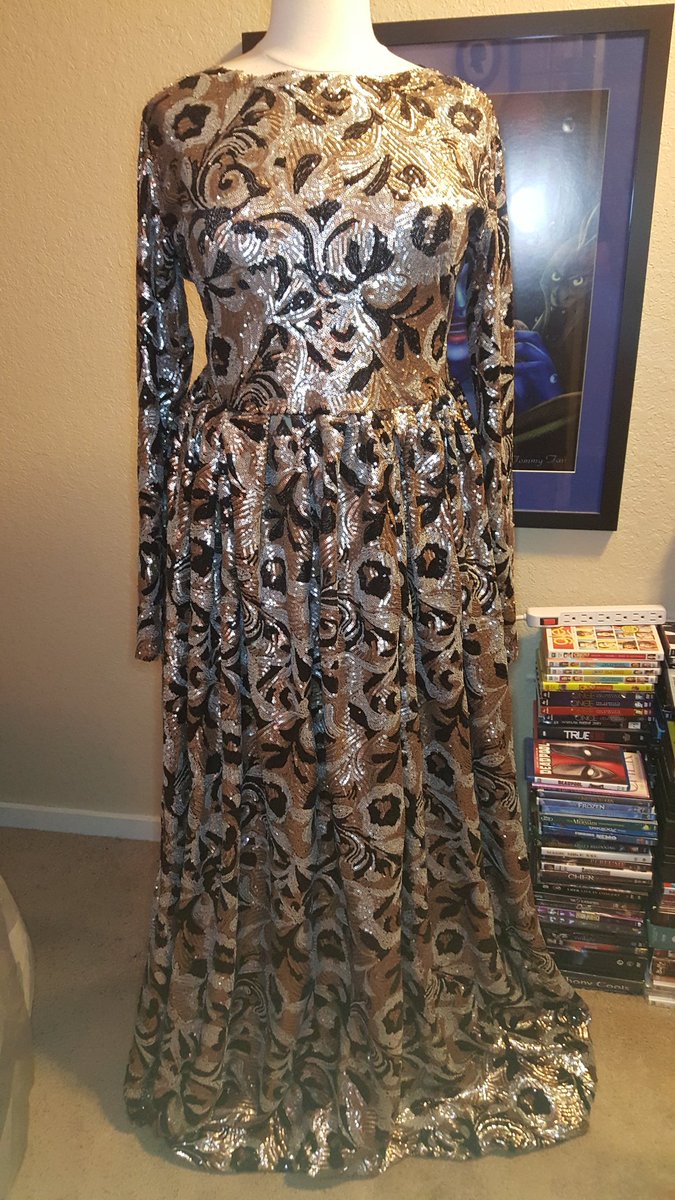 kristiechamp's tweet photo. @Adele im gonna be wearin this tonight at ur show #twinsies #adeleimpersonator #kristiemeetsadele #AdeleLive2016 https://t.co/vS8eCa7ajE
