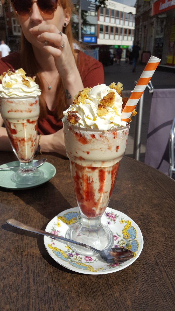 sophieissmall's tweet photo. SCRUMDIDDILYUMPTIOUS Milkshake from @PandorasKitchen https://t.co/7K27xyZa4E