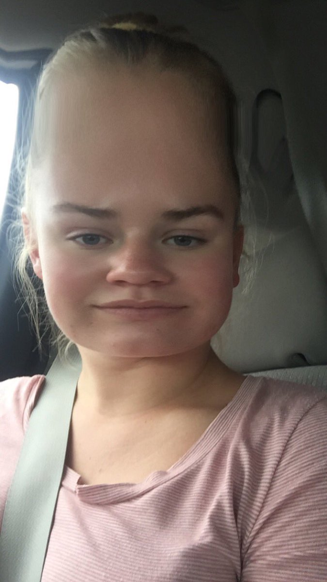 LillyVernor's tweet photo. happy birthday @HannahWhiteley3 !! love u sm girl💕 congrats ur finally legal😝😈🎉 https://t.co/tF2Xc33eKE