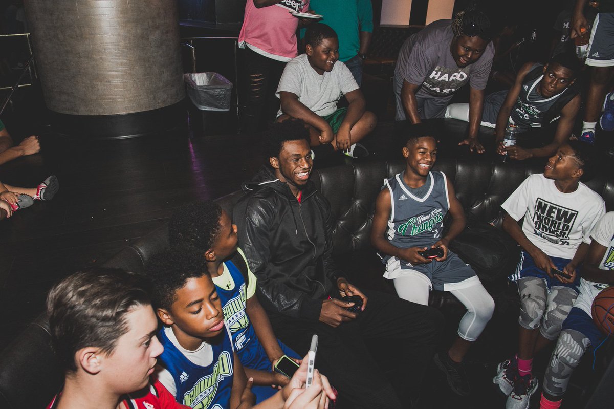NBA2K's tweet photo. Weekend @NBA2K action from @22wiggins, who hopped on the sticks at the @adidasHoops #LVL3 in Vegas over the weekend! https://t.co/sbqWPWhGDa