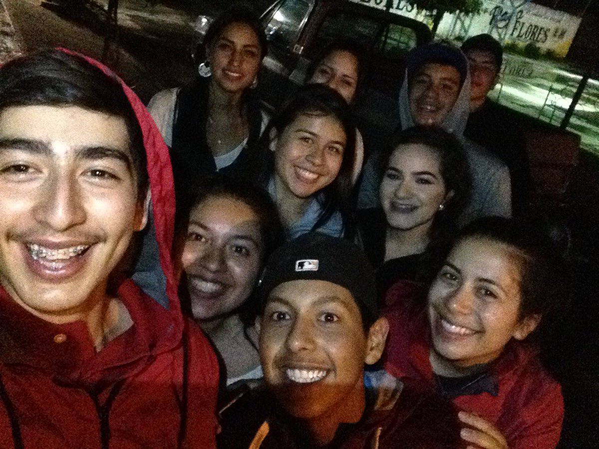 Marianaa_Sotelo's tweet photo. Snowball fights with hail #yocro https://t.co/VLsn0tUcIE