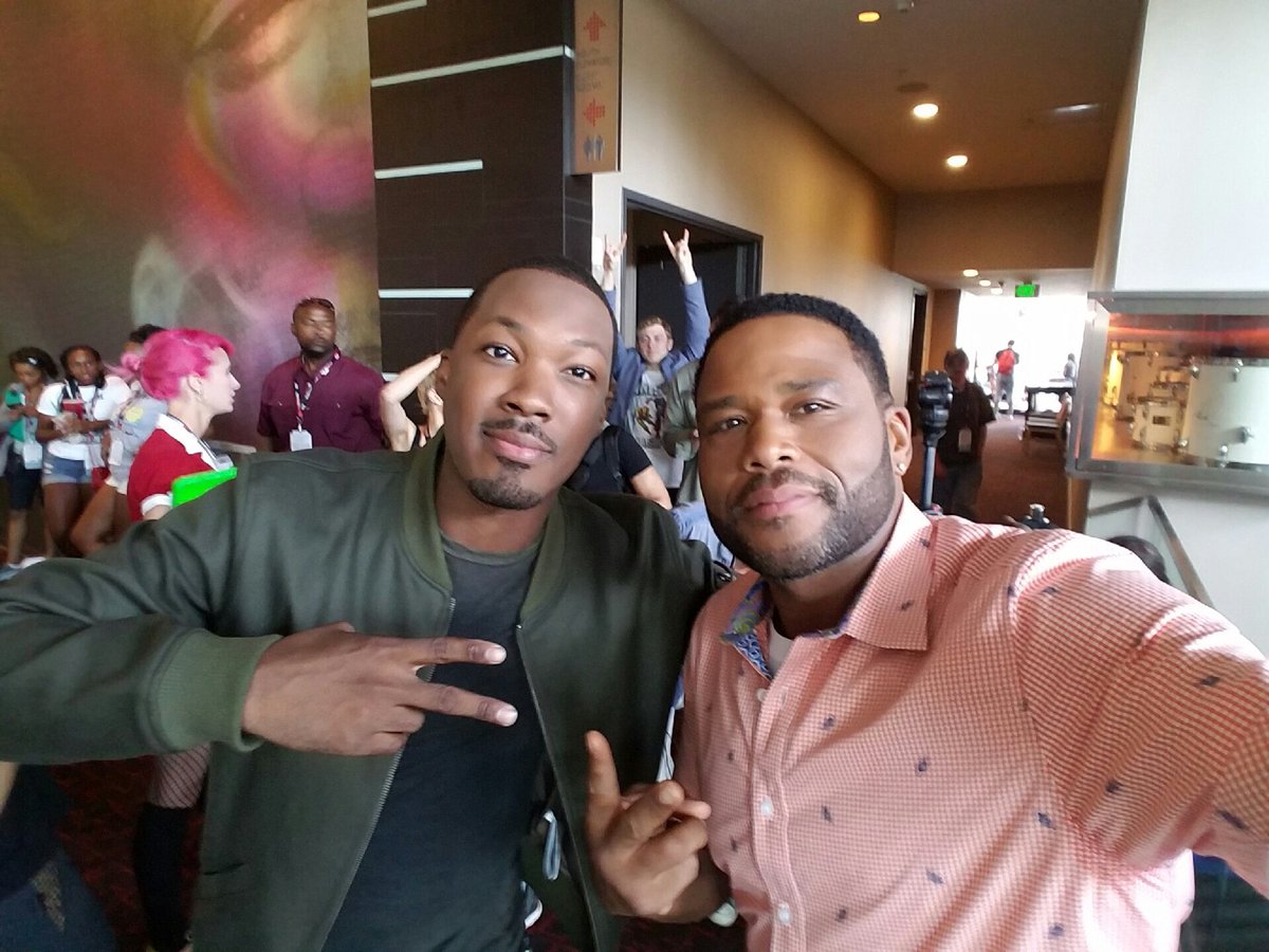 anthonyanderson's tweet image. New photos from#Comiccon up on my Facebook page. I mean, I talked to EVERYBODY! #SDCC2016 facebook.com/OfficialAnthon…
