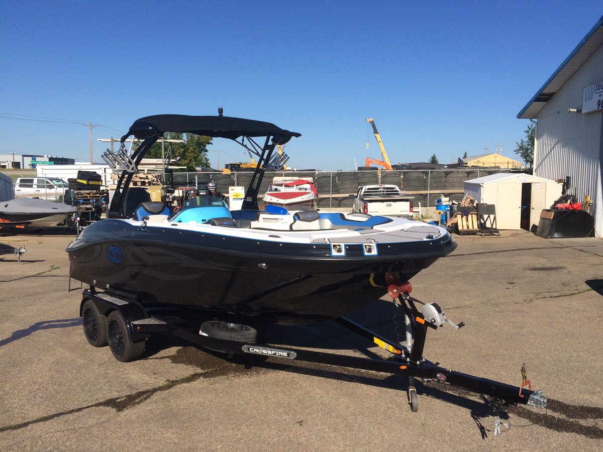 davemaauction's tweet photo. 2015 Hurricane Crossfire 21' Evinrude 200 hp. This unit is unused. Aug 13 Have some fun in the sun. #yeg #MAAuction https://t.co/8JxJQVoqTX