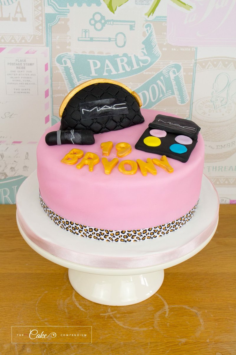 Who doesn't #love a <a href="/MACcosmetics/">M•A•C Cosmetics</a> #cake #mac #makeup #makeupmonday