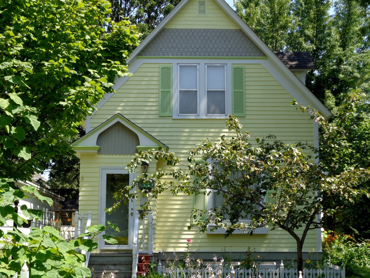 vanbhousing tweet picture