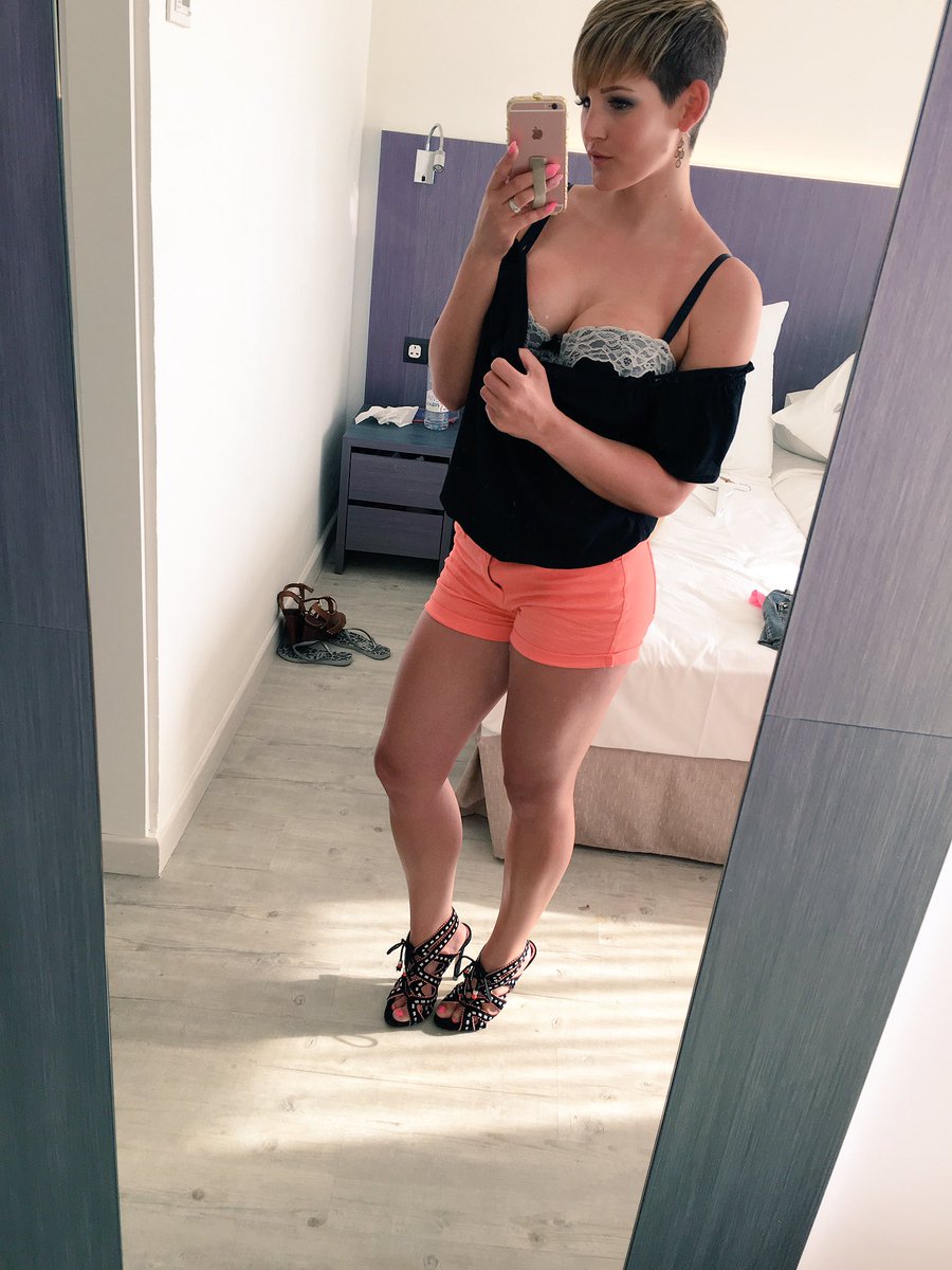 HannahBrooks25's tweet photo. Ready for a filthy evening!! You better be ready for me 😈 Xxx https://t.co/jNQBZF5BBD
