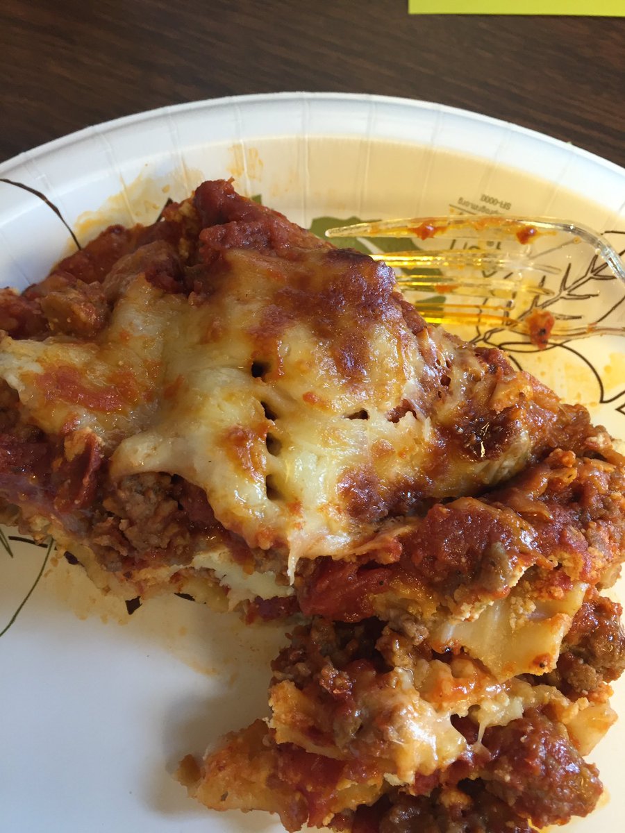 tarawalls's tweet photo. You know it's going to be the best day ever when @mjdodd66 brings you homemade lasagna! #favoritefood #mmmmm https://t.co/LpTLATX26Q
