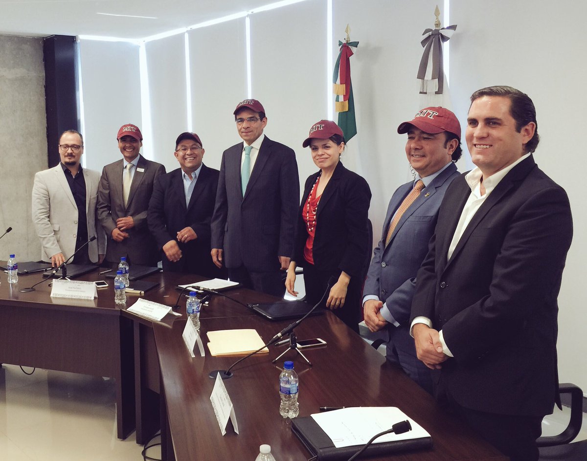 EnriqueJacobR's tweet photo. Con este esfuerzo seguimos haciendo de 🇲🇽 un entorno fuerte para emprender e innovar @INADEM_SE @MIT @MITEFMexico https://t.co/Tbrk3cxQ7Z