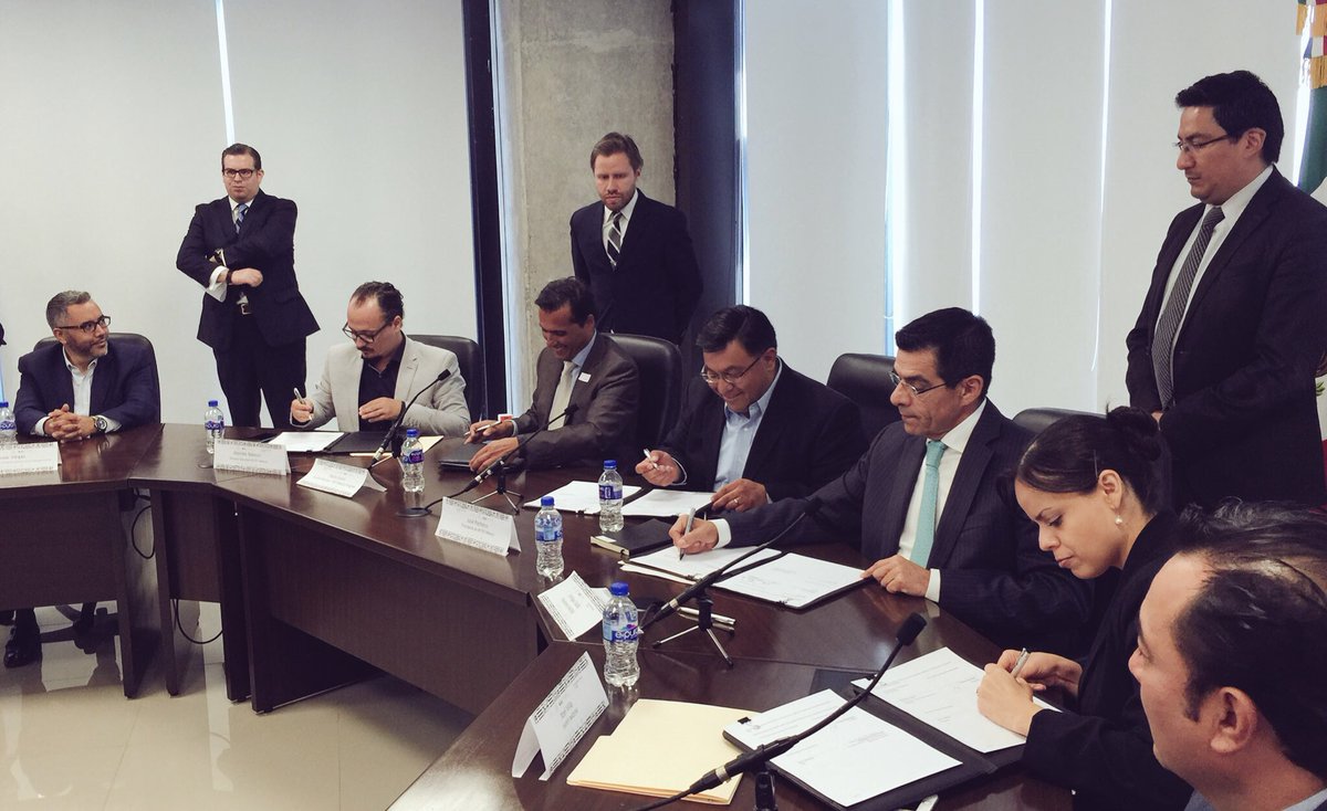 EnriqueJacobR's tweet photo. Con este esfuerzo seguimos haciendo de 🇲🇽 un entorno fuerte para emprender e innovar @INADEM_SE @MIT @MITEFMexico https://t.co/Tbrk3cxQ7Z