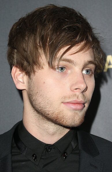 MAJESTYMlNAJ's tweet image. profile picture vs. tagged picture ( @Luke5SOS )