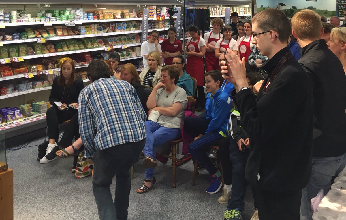 TITAN_Agency1's tweet photo. @thehappypear stirring up a storm in @OConnorsSuperVa for the Good Food Karma Project @SuperValuIRL #FoodKarma https://t.co/eiZNy9ileN