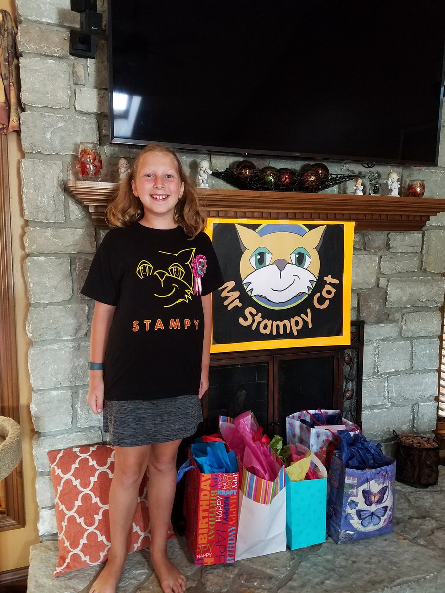 KimSwisshelm's tweet photo. @stampylongnose Check out Jamie's party decorations! https://t.co/syTw3QcDc0