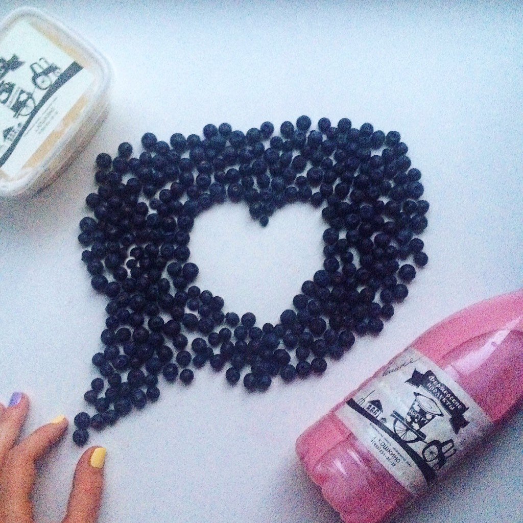 Творог+сметана+черника=идеальный летний ужин 💜 все натуральное! Заказываю теперь молочку на вежливыйфермер.рф