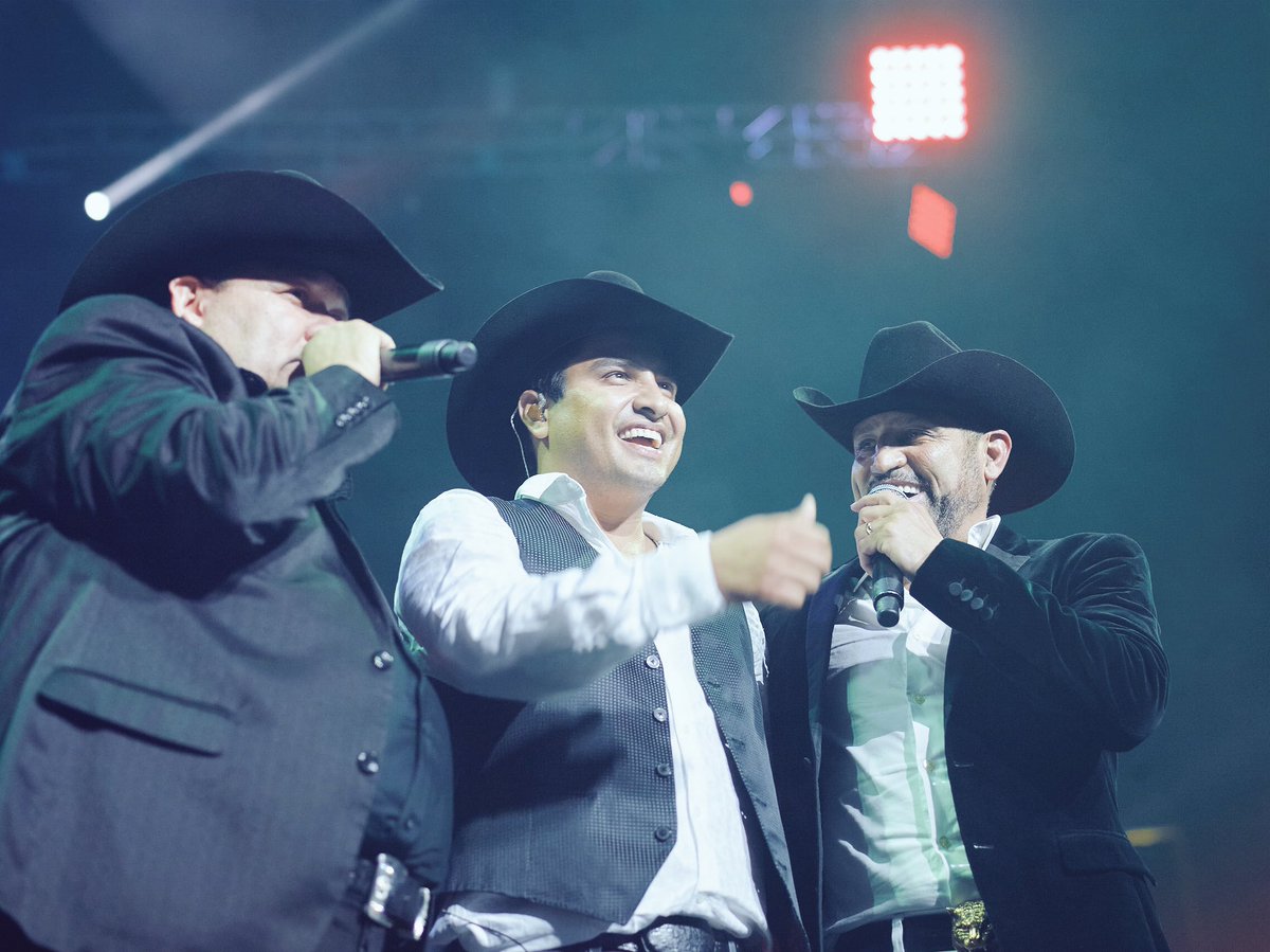 Sabía, todo estaría bien. Jamas imagine vibra y cariño, de más... Gracias ÍDOLOS, AMIGOS!!! Lo mejor, Vienen más!!!
