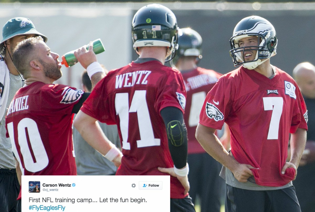 BleacherReport's tweet photo. FOOTBALL IS BACK. https://t.co/yR0zpd2Sd4