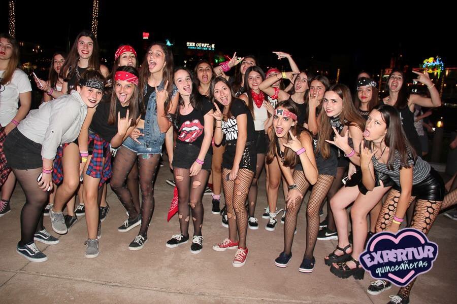 Expertur15's tweet photo. Fieston el de anoche en #HardRockLIVE ! Rockeala con Expertur @pia_rolando @ExperturFans @ExperGirls https://t.co/YpgTlSfKRk