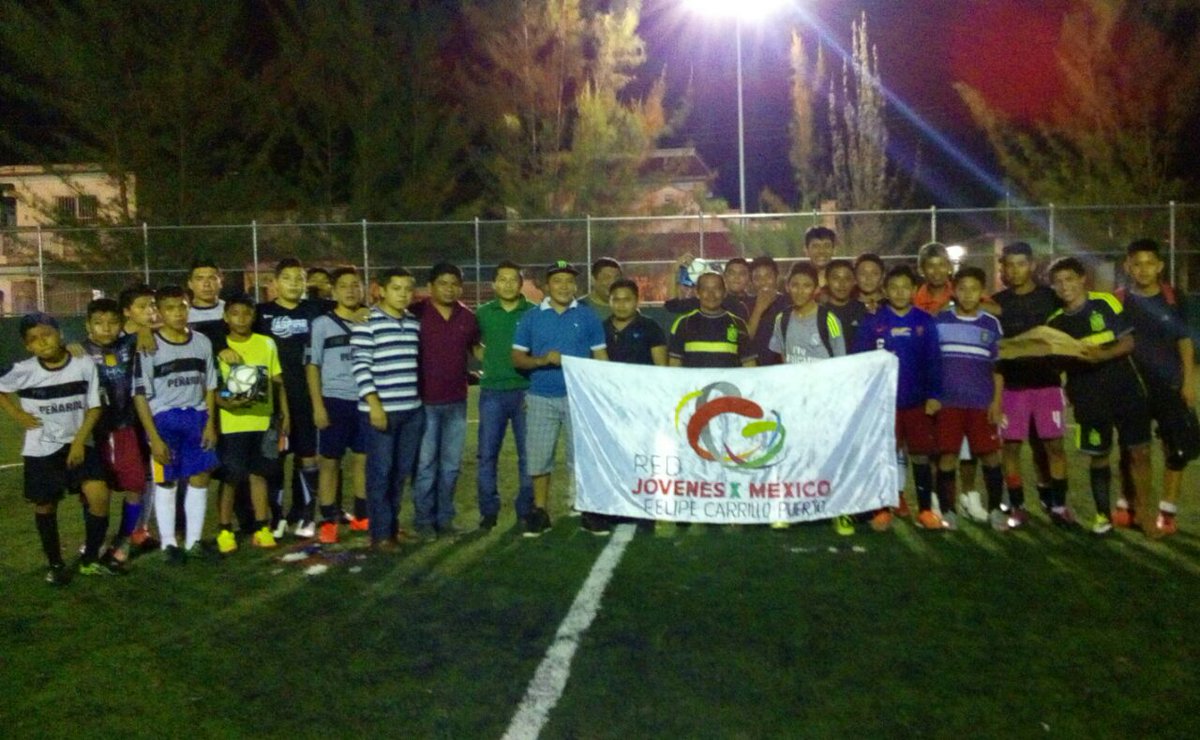 RedJovenesFCP's tweet photo. Un gusto haber participado en la premiacion de la final Fut 7
#JovenesTrabajandoTodoElAño @betoborge @JLToledoM https://t.co/hTbXMtnxxb