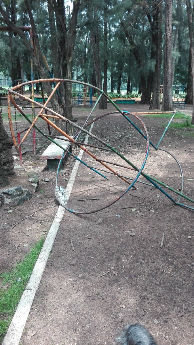 En_Xochimilco's tweet photo. Urge inversión en juegos infantiles del Deportivo Xochimilco, pésimas condiciones desde gestión de @MiguelACamara https://t.co/WmRuXjXSfA