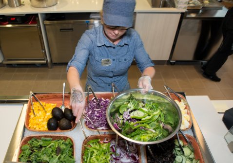 foodmanagement's tweet image. #FMbestconcepts Best New Facility: Café 83 at @Microsoft /Eurest ow.ly/hX27302fFzt [reg] via @MikeBuzalka