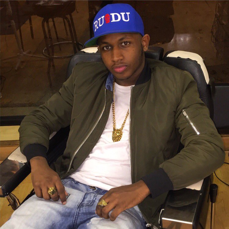 VSFHEEM's tweet photo. Tell that bitch im closest you gone get to fab so give me ya number π#WalkingSnack https://t.co/u77Aw6KOHb
