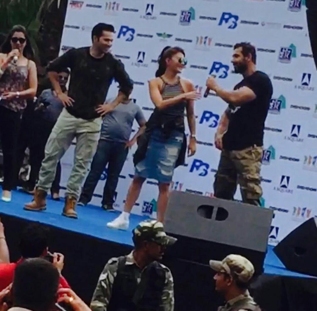 VarunThreads's tweet photo. [PICS] Varun Dhawan Promoting Dishoom in Delhi
@Varun_dvn 

#4DaysToDishoom https://t.co/Iol5pWUIsG