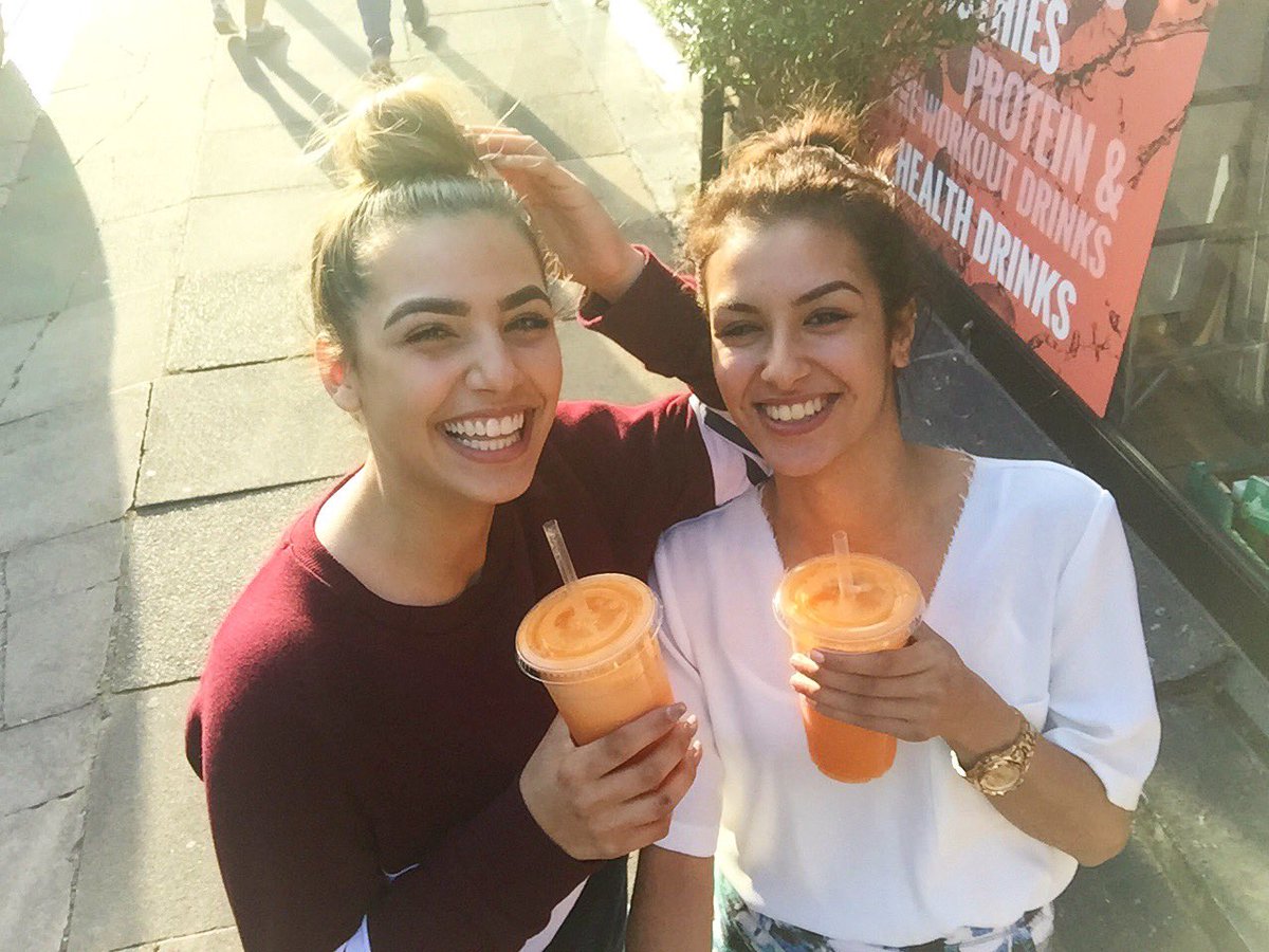 letschargeup's tweet photo. These 2 have the right idea😬🍊
📸 : @leyss_xo 
#letschargeup #mondaymotivation #GetInvolved https://t.co/ebJYKbvSN6