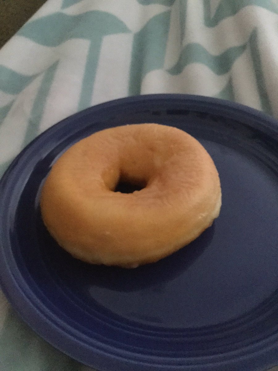 madisonlawlor's tweet photo. Eating a donut https://t.co/HK5xFduNDn