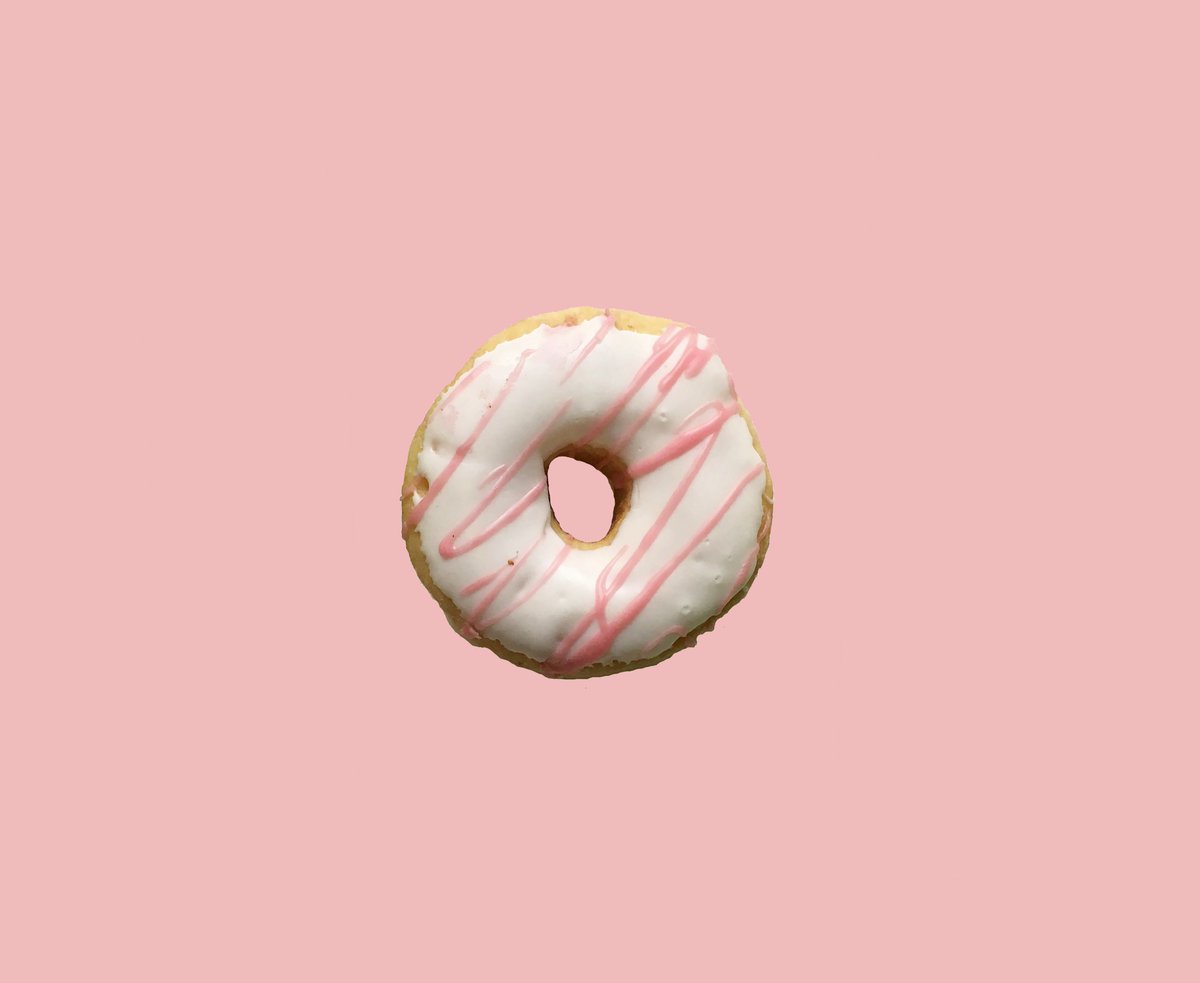 max_weird's tweet photo. I'm a low key fatass so i take pics of fancy doughnuts at work. #doughnuts #fatass #photography https://t.co/YN4zxEVHDR