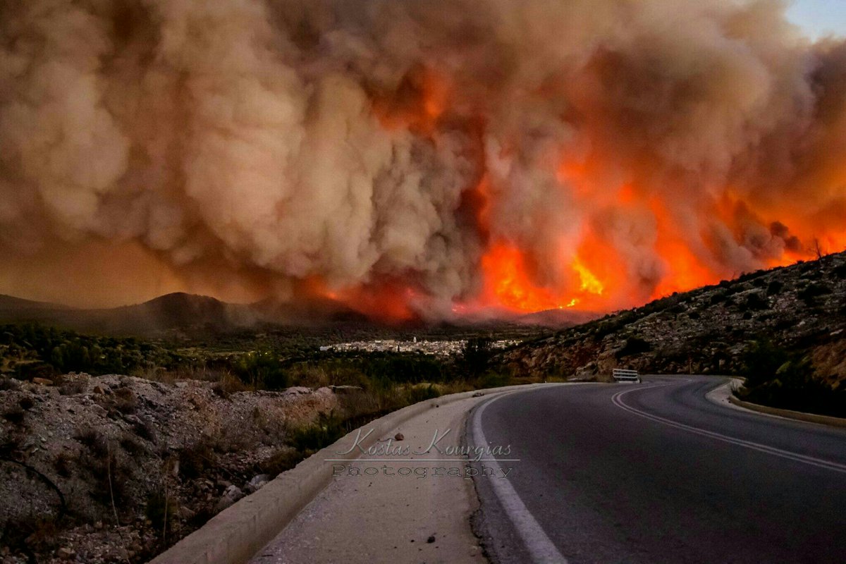 The_Georgios's tweet photo. Uncontrolled aided by strong winds still the fire in Chios #Greece https://t.co/SxYIHD1ptV