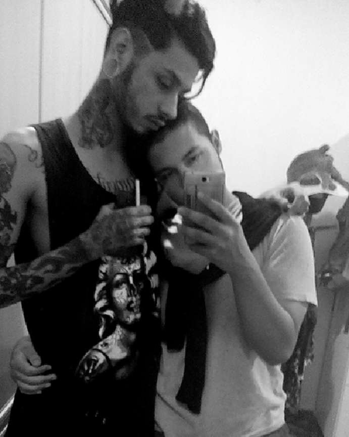 danielmarques92's tweet photo. Um beijo pras travesti https://t.co/woFetdNVj2