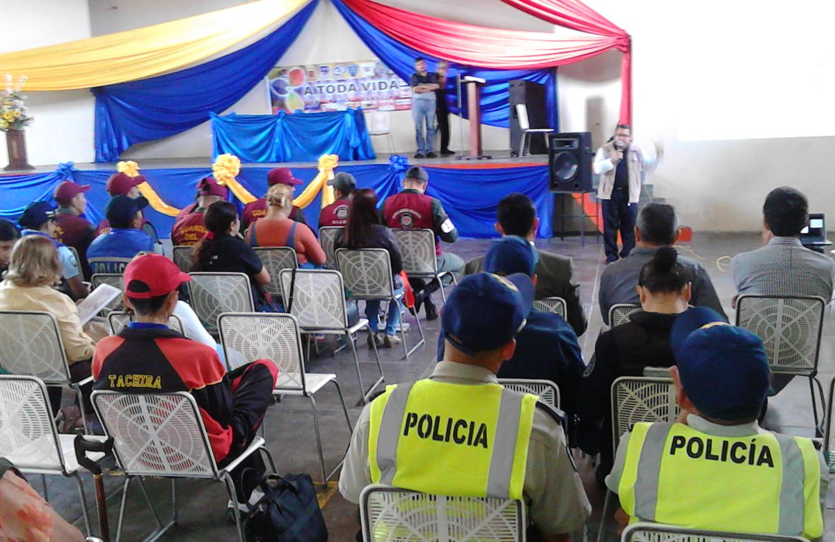 #DefensoríasEducativas Entregan reconocimientos a organismos que trabajan por la PAZ en los planteles educativos