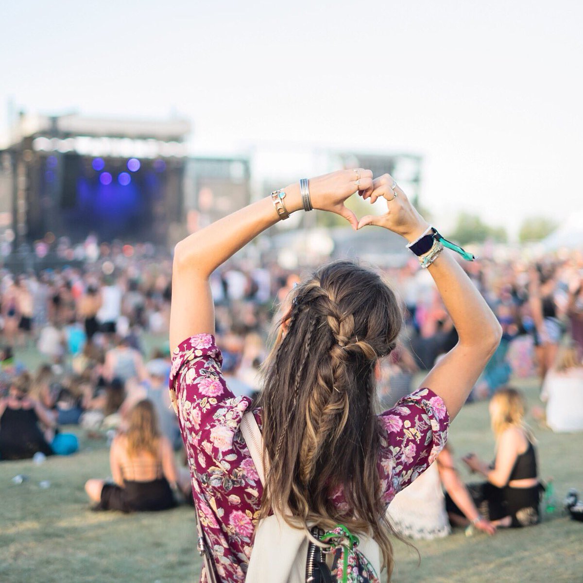 GarnierCAN's tweet photo. Another braided look we love by @rogermedinahair on @tobruckave! 🎶
📷: @allisonkuhl
#FructisFestival #FructisStyle https://t.co/siGjdxpb3n