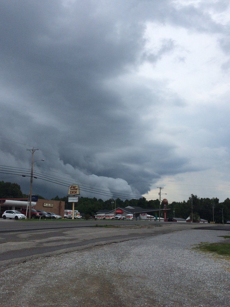 ashbeav's tweet photo. @Wayne_C_Hart Little thunderstorm rolling through Madisonville this evening. https://t.co/362qAv1rPv