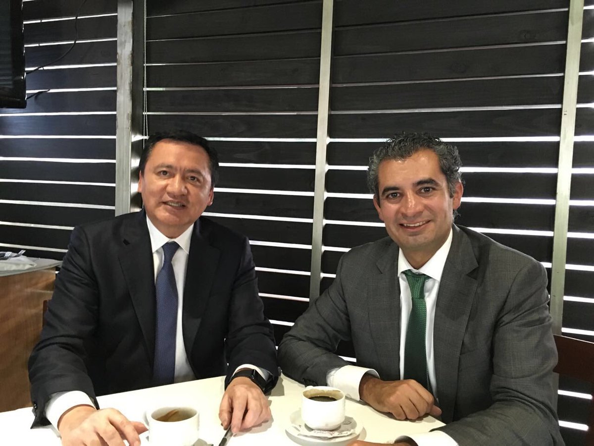EnriqueOchoaR's tweet photo. Productiva reunión con el Secretario @osoriochong, construyendo una nueva relación entre el Partido y el gobierno. https://t.co/4PdQ8DWVeU